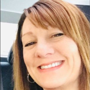 Meet your Posher, Debbie